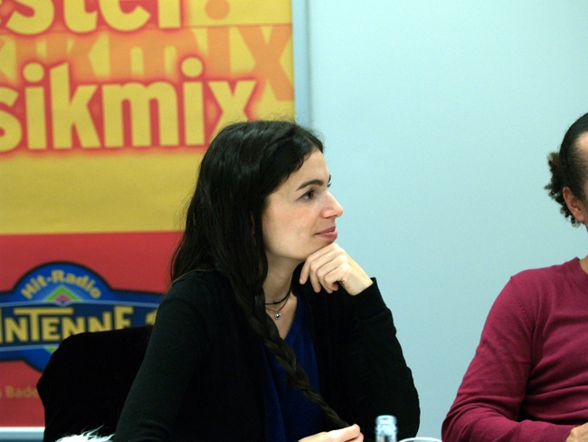 Bilder vom Interview mit Yael Naim und David Donatien. – 