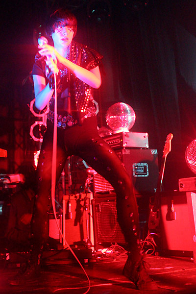 Yeah Yeah Yeahs – Messerscharf und druckvoll: Karen O. und Kollegen auf Tour. – 