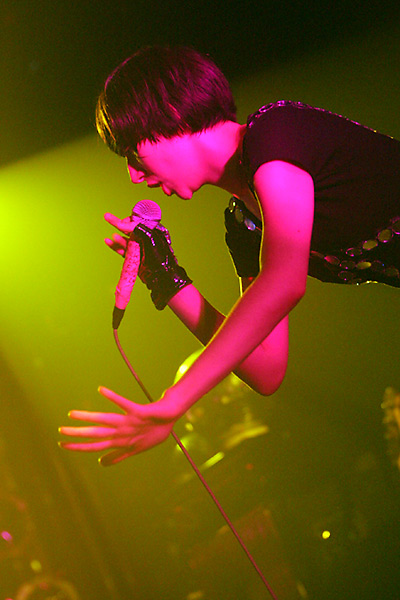Yeah Yeah Yeahs – Messerscharf und druckvoll: Karen O. und Kollegen auf Tour. – 