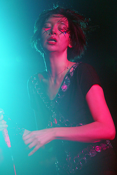 Yeah Yeah Yeahs – Messerscharf und druckvoll: Karen O. und Kollegen auf Tour. – 