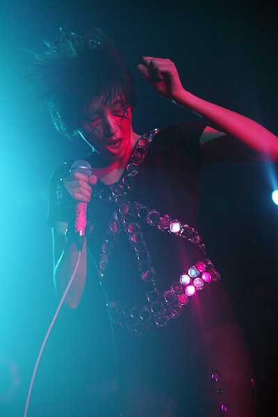 Yeah Yeah Yeahs – Messerscharf und druckvoll: Karen O. und Kollegen auf Tour. – 
