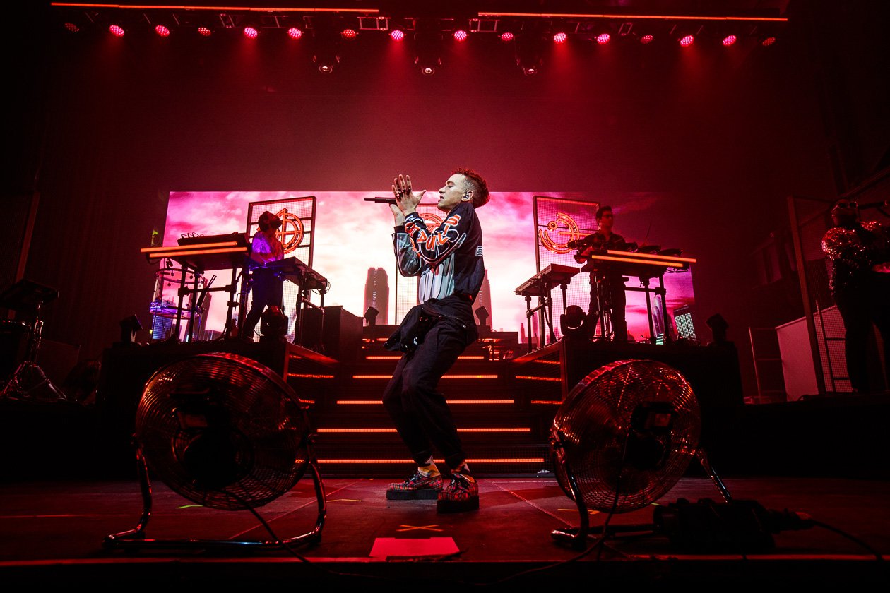 In der Domstadt präsentierten die Londoner Elektropopper ihre zweite Scheibe "Palo Santo" (2018) live. – Years & Years.