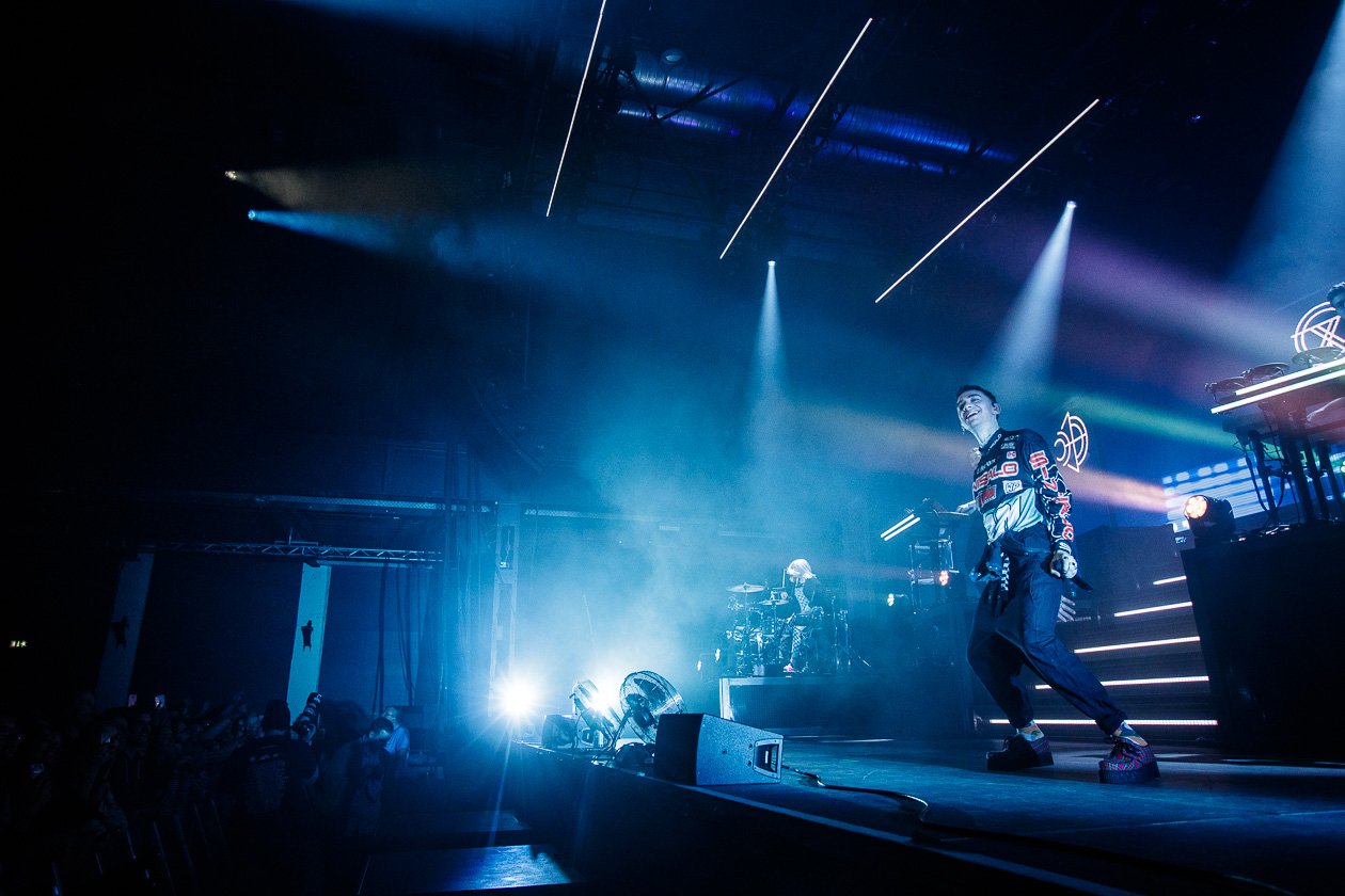 In der Domstadt präsentierten die Londoner Elektropopper ihre zweite Scheibe "Palo Santo" (2018) live. – Years & Years.