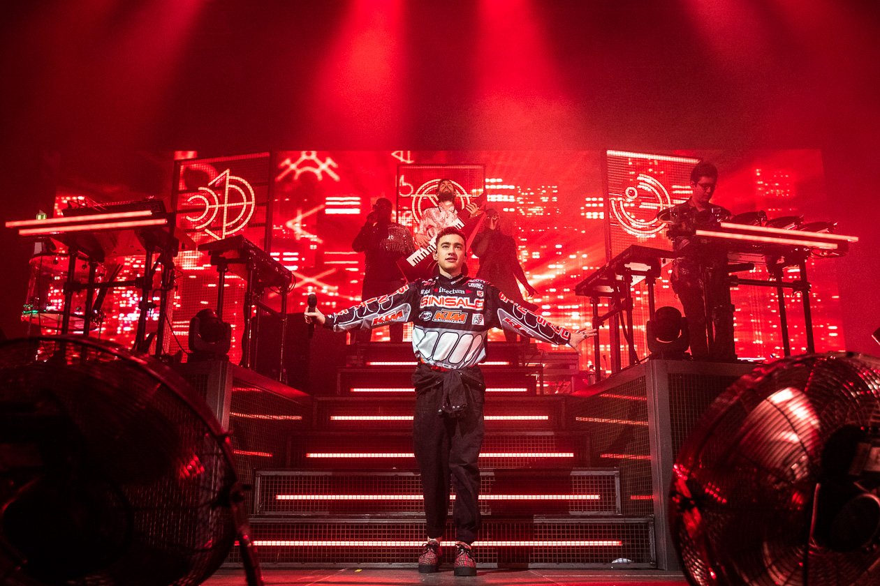 In der Domstadt präsentierten die Londoner Elektropopper ihre zweite Scheibe "Palo Santo" (2018) live. – Years & Years.