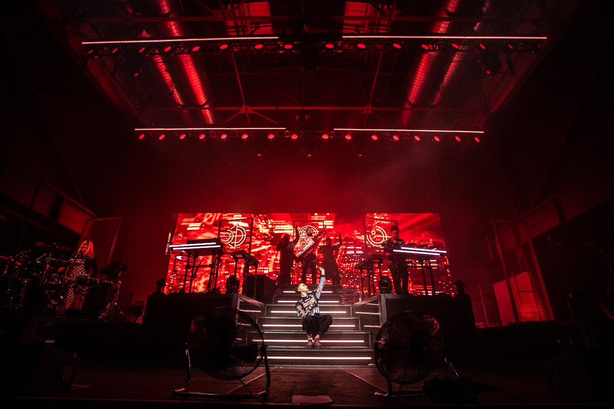 In der Domstadt präsentierten die Londoner Elektropopper ihre zweite Scheibe "Palo Santo" (2018) live. – Years & Years.