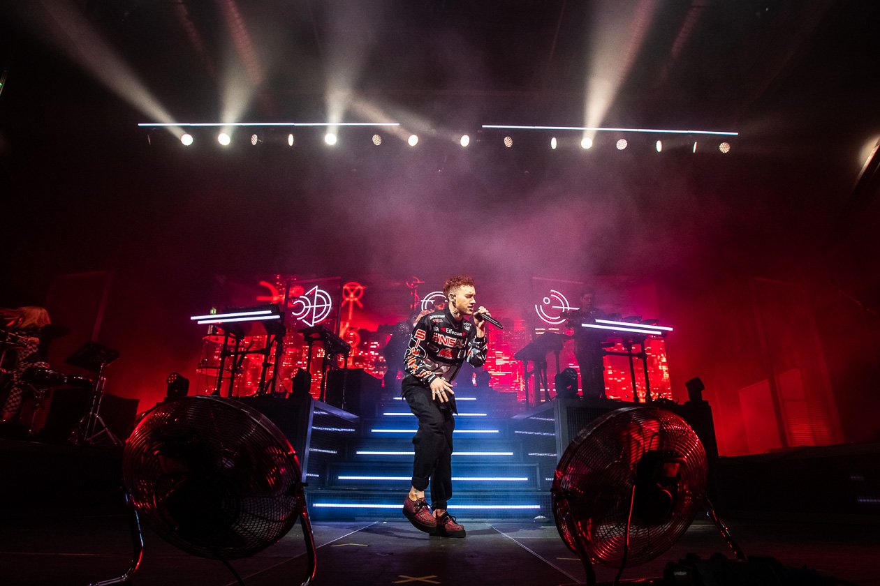 In der Domstadt präsentierten die Londoner Elektropopper ihre zweite Scheibe "Palo Santo" (2018) live. – Years & Years.