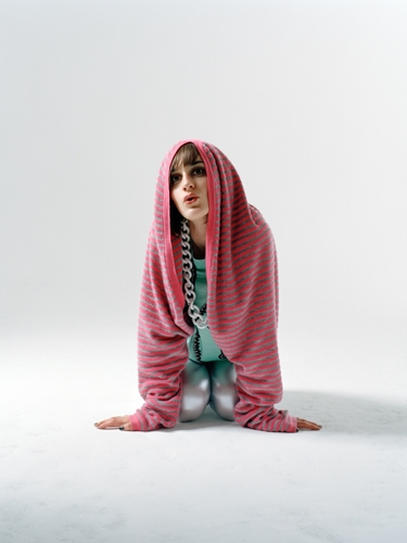Yelle – Kleine Auswahl an Pressefotos. – Deck dich!