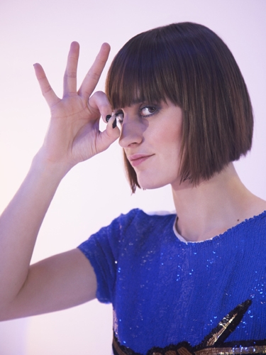 Yelle – Kleine Auswahl an Pressefotos. – Schon wieder diese Scherenfinger ...