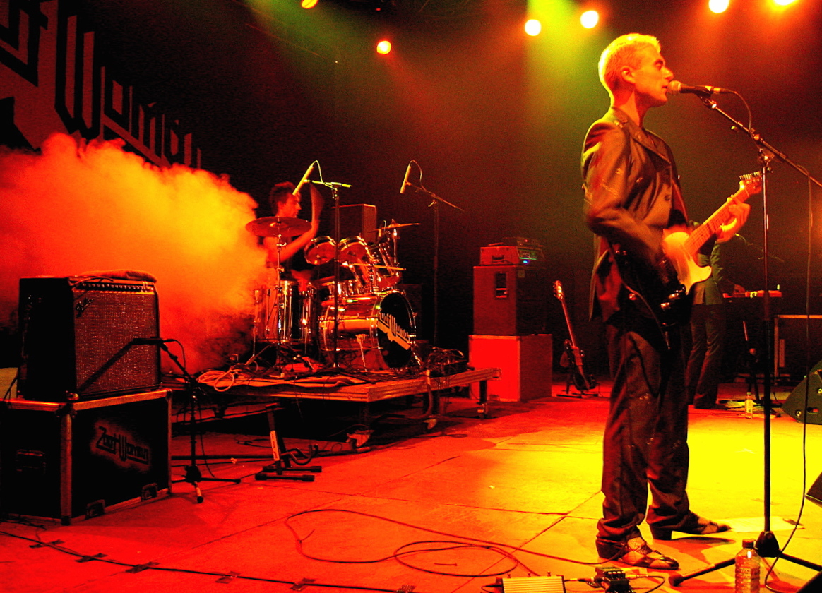 Zoot Woman – Ausgewählte Bilder des Sängers der englischen Elektropop-Helden für laut.de. – 2005 bei Feest in't Park.