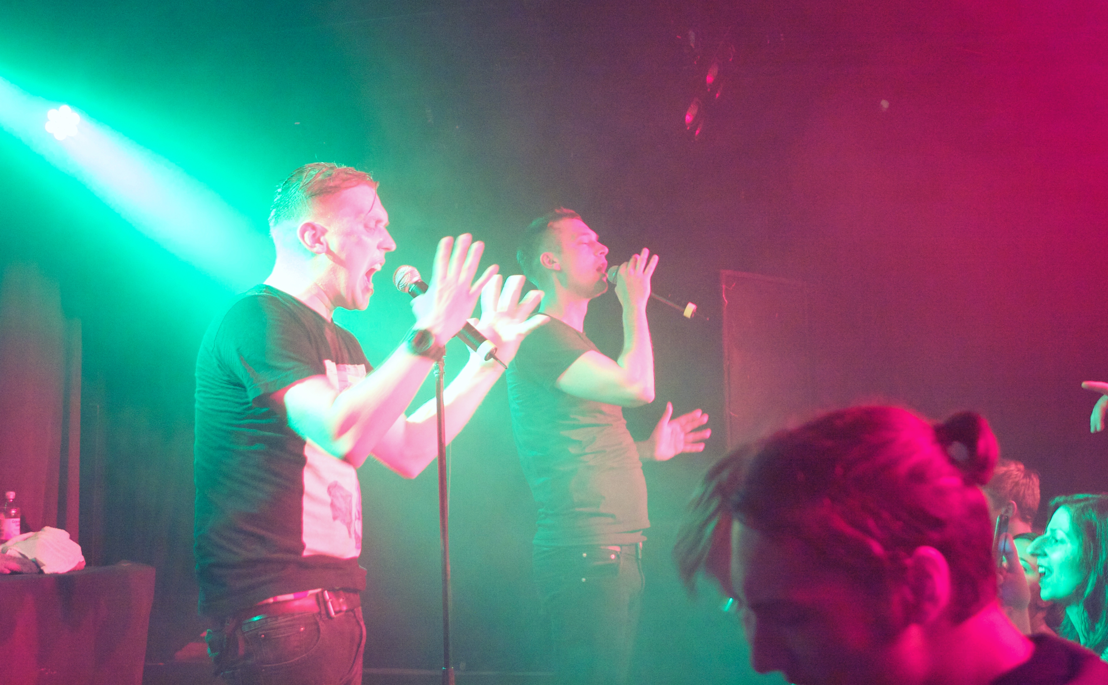 Zugezogen Maskulin – Zwei Berliner auf "Endlich Wieder Krieg"-Tour. – Auch die deeperen Tracks wie "Schiffbruch" kamen an.
