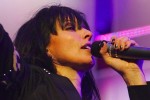 Liebe will nicht, Liebe kämpft nicht, Liebe ... nun ja., Nena live in der Kölnarena 2005 | © laut.de (Fotograf: Peter Wafzig)