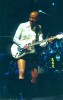 Ein schicker Bowie und eine Top-Bassistin., Live München 29.09.2002 | © LAUT AG (Fotograf: )