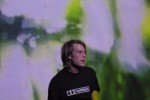 Gretschmann und Fischer schmieren Gleitcreme ins Tanzgetriebe beim Intro Intim, Acid Pauli und FC Shuttle, 04.12. 2002 | © LAUT AG (Fotograf: Martin Mengele)