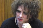 Robert Smith steht Michael Schuh Rede und Antwort, Interview vom 13.07. 2002 | © LAUT AG (Fotograf: Martin Mengele)