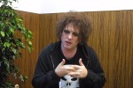 Robert Smith steht Michael Schuh Rede und Antwort, Interview vom 13.07. 2002 | © LAUT AG (Fotograf: Martin Mengele)