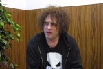 Robert Smith steht Michael Schuh Rede und Antwort, Interview vom 13.07. 2002 | © LAUT AG (Fotograf: Martin Mengele)