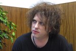 Robert Smith steht Michael Schuh Rede und Antwort, Interview vom 13.07. 2002 | © LAUT AG (Fotograf: Martin Mengele)