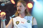 Man munkelt, dass sich neben wilden Tanzattacken auch so mancher Lachanfall im Publikum abspielte., Southside 2003 | © LAUT AG (Fotograf: Martin Mengele)