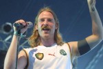 Man munkelt, dass sich neben wilden Tanzattacken auch so mancher Lachanfall im Publikum abspielte., Southside 2003 | © LAUT AG (Fotograf: Martin Mengele)