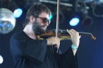 Vor allem Männer drängten zu den vorderen Reihen ..., Southside 2003 | © LAUT AG (Fotograf: Martin Mengele)