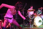 Das New Yorker Power-Trio punkrockt das Kölner Stollwerck. Gesehen im April 2004., Bierfontänen und Rock'n'Roll! | © LAUT AG (Fotograf: Martin Mengele)