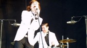 Live auf dem Southside 2004, Dinos im Anzug | © LAUT AG (Fotograf: Martin Mengele)