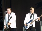 Live auf dem Southside 2004, Dinos im Anzug | © LAUT AG (Fotograf: Martin Mengele)