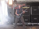 Illdisposed rocken schon beinahe zu cool, dafür aber mit beknackten deutschen Ansagen., Rock Hard Festival 2004 | © LAUT AG (Fotograf: Michael Edele)