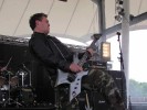Illdisposed rocken schon beinahe zu cool, dafür aber mit beknackten deutschen Ansagen., Rock Hard Festival 2004 | © LAUT AG (Fotograf: Michael Edele)