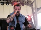 Illdisposed rocken schon beinahe zu cool, dafür aber mit beknackten deutschen Ansagen., Rock Hard Festival 2004 | © LAUT AG (Fotograf: Michael Edele)