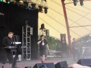 Eine weiter Elektro-Band, die live und bei Tageslicht etwas verloren wirkt: [:SITD:], Zillo 2004 | © LAUT AG (Fotograf: Michael Edele)