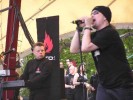 Eine weiter Elektro-Band, die live und bei Tageslicht etwas verloren wirkt: [:SITD:], Zillo 2004 | © LAUT AG (Fotograf: Michael Edele)