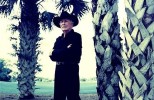 Hansi in seinen verschiendenen Outfits., Vom Mann in Weiß zum Man in Black | © Universal (Fotograf: Anton Corbijn)