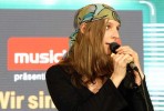 Guten Tag, das ist die Affirmation: Reklame-Helden auf der CeBIT 2005., Trällern für die Telekom | © laut.de (Fotograf: Florian Schade)