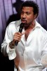 Eben noch bei Gottschalks "Wetten, dass ...?", nun schon wieder allein auf der Bühne: Lionel Richie., Live in Köln 2007 | © laut.de (Fotograf: Peter Wafzig)