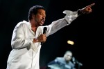 Eben noch bei Gottschalks "Wetten, dass ...?", nun schon wieder allein auf der Bühne: Lionel Richie., Live in Köln 2007 | © laut.de (Fotograf: Peter Wafzig)