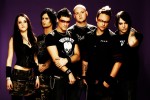 Die Westschweden beim Pressefoto-Shooting, Posing im Fotostudio | © Nuclear Blast (Fotograf: Michael Johansson)