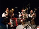 Mit seiner Wedding And Funeral Band bringt er das Zelt zum Kochen., Live In Konstanz | © laut.de (Fotograf: Alexander Cordas)
