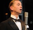 Trotz Publikum mit Stock im Hintern wieder grandios: Max Raabe., Live In Salem | © laut.de (Fotograf: Alexander Cordas)