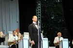 Trotz Publikum mit Stock im Hintern wieder grandios: Max Raabe., Live In Salem | © laut.de (Fotograf: Alexander Cordas)