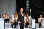 Trotz Publikum mit Stock im Hintern wieder grandios: Max Raabe., Live In Salem | © laut.de (Fotograf: Alexander Cordas)