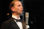 Trotz Publikum mit Stock im Hintern wieder grandios: Max Raabe., Live In Salem | © laut.de (Fotograf: Alexander Cordas)