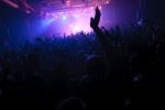 Der Bass wummert, die Menge johlt, der Schweiß trieft von der Decke., Live im Rohstofflager Zürich | © laut.de (Fotograf: Florian Schade)