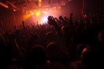 Der Bass wummert, die Menge johlt, der Schweiß trieft von der Decke., Live im Rohstofflager Zürich | © laut.de (Fotograf: Florian Schade)