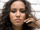Eine Dekade nach Cesária Évora modernisieren junge Musikerinnen wie Lura, Sara Tavares und Mayra Andrade ihr kapverdisches Erbe., "Storia, Storia ..." | © (Fotograf: )