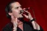 "Reunited and it feels so good reunited 'cause we understood there's one perfect fit And, sugar, this one is it. We both are so excited 'Cause we're reunited, hey, hey ...", Faith No More Headliner beim Southside 2009 | © laut.de (Fotograf: Florian Schade)