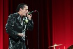 "Reunited and it feels so good reunited 'cause we understood there's one perfect fit And, sugar, this one is it. We both are so excited 'Cause we're reunited, hey, hey ...", Faith No More Headliner beim Southside 2009 | © laut.de (Fotograf: Florian Schade)