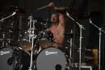Mal an der Gitarre, mal an den Drums., Black Sun Aeon auf dem Summer Breeze 2009 | © laut.de (Fotograf: Michael Edele)