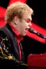 Elton und sein rotes Piano begeistern 8000 Zuschauer in Düsseldorf., Live in Düsseldorf 2009 | © laut.de (Fotograf: Peter Wafzig)