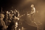 In dem verschwitzten Stuttgarter Club drängen sich die Menschen bis ins Freie hinaus., Garcia plays Kyuss in der Röhre, 2010. | © laut.de (Fotograf: Florian Schade)